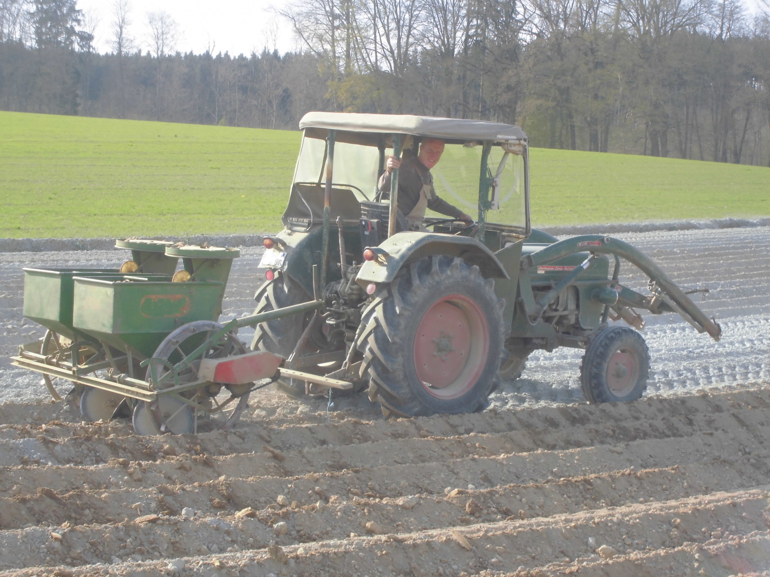 cropped-biohof-rietzler-traktor-ueberuns-scaled-2.jpg